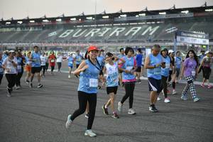 BIB: 0471, 51350
                            <button type="button" onclick="openModal(10465537)" class="btn btn-primary btn-sm float-right btn-popup" data-toggle="modal" data-target=".modal-high-quality">
                        <i class="fas fa-shopping-cart"></i> Add to Cart
                    </button>
                                            <button type="button" onclick="isThisMe(10465537, true)" class="btn btn-success btn-sm float-right btn-popup btn-isme hidden" data-toggle="tooltip" data-placement="bottom" title="นี่คือรูปของคุณใช่ไหม คลิกที่นี่เพื่อเอาเข้าอัลบั้ม">
                        <i class="fas fa-plus"></i> Add to album
                    </button>
                    <button type="button" onclick="isThisMe(10465537, false)" class="btn btn-warning btn-sm float-right btn-popup btn-isnotme hidden">
                        <i class="fas fa-ban"></i> Remove from album
                    </button>